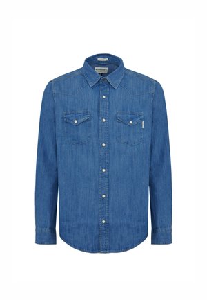 Camicia in denim blu con maniche lunghe, colletto a punta, due tasche sul petto e bottoni bianchi. Presenta un orlo dritto e un leggero dettaglio western.