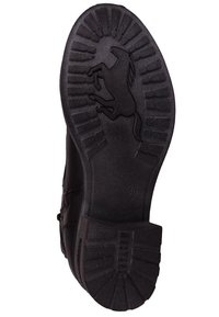 Semelle de chaussure en caoutchouc noir avec un motif texturé et un graphique de cheval, présentant des rainures prononcées et une hauteur de talon d'environ 2 cm.