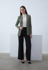 Anna Field Bleizeris - khaki