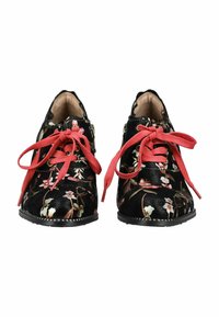 Scarpe nere con stampa floreale e lacci rossi, realizzate in un materiale testurizzato. Presentano una punta tonda e cuciture decorative lungo la suola.