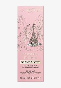 Lyserødt læbestiftsæske med gulddetaljer og grafik af Eiffeltårnet. Teksten inkluderer "L'Absolu Rouge" og "Drama Matte".