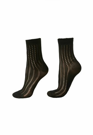 Paar schwarze Knöchelsocken mit vertikalem, offenem Streifenmuster und gewellten Bündchenkanten.