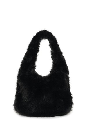 Sac à épaule noir en fausse fourrure avec une texture douce et duveteuse et une large sangle arrondie.