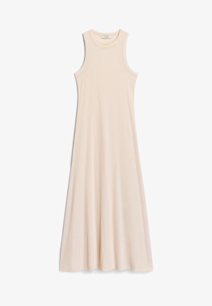 Beżowa sukienka bez rękawów z miękkiego, elastycznego materiału, z okrągłym dekoltem i rozkloszowanym krojem, sięgająca poniżej kolan. Minimalistyczny design, bez widocznych wzorów.
