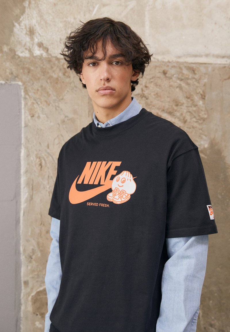 Nike Sportswear TEE SOLE FOOD TShirt print black/schwarz Zalando.at