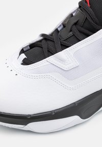 Jordan JORDAN STAY LOYAL 3 UNISEX - Obuća za košarku - white/university red/black