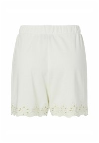 Short blanc avec taille élastique et ourlet festonné avec des détails de broderie florale ajourée.