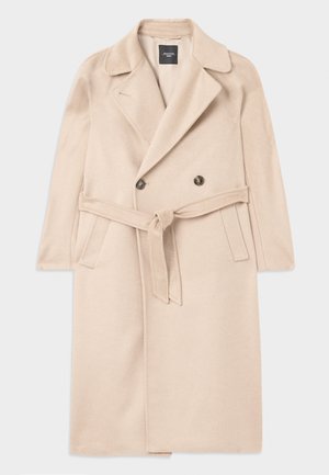 Manteau en mélange de laine beige avec un design croisé, des revers crantés, une ceinture à la taille et des poches latérales. Texture lisse et style mi-long.