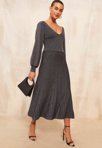 Friends Like These V NECK - Pārliekama kleita - grey