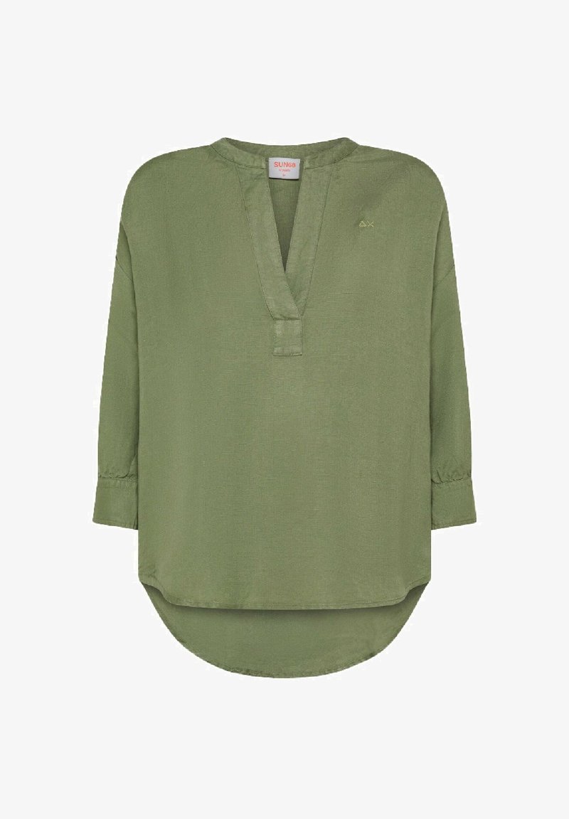 Tunic a maniche lunghe, verde oliva, con scollatura a V e pattina anteriore. Tessuto leggero e testurizzato con orlo arrotondato. Sottile accento del marchio.