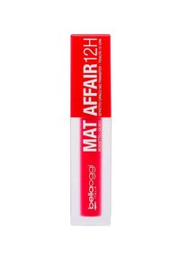 Rossetto liquido opaco in un tubetto trasparente con tappo rosso brillante, caratterizzato da testo bianco audace e una finitura liscia. Dichiarazione di durata di 12 ore.