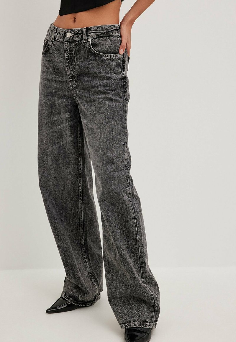 NA-KD Jeansy Relaxed Fit szary