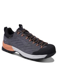Graue Wanderschuhe mit einem strukturierten Wildleder-Obermaterial, schwarzen Akzenten, einer lebendigen orangen Zwischensohle und einer robusten, profilierten Gummisohle, die mit gemusterten Schnürsenkeln versehen sind.