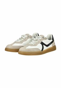 Sneaker bianchi e beige con accenti neri, materiali in suede e pelle, punta rotonda, design con lacci, suola in gomma e dettagli di cucitura.