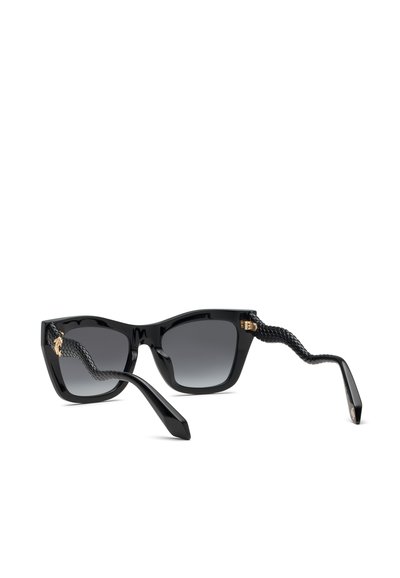 Lunettes de soleil œil-de-chat noires avec verres dégradés et branches texturées en forme de serpent avec des accents dorés près des charnières.