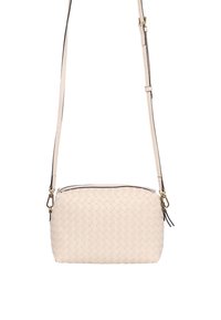 Gevlochten Leder-Umhängetasche in Creme. Rechteckige Form mit Reißverschluss, verstellbarem Riemen und schwarzer Kantenverzierung.