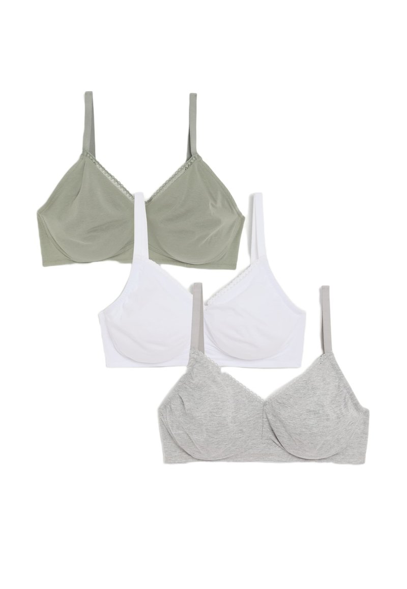 Drie bh's: olijfgroen, wit en lichtgrijs. Elke bh heeft verstelbare banden en een golvende kantafwerking langs de bovenrand.