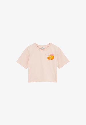 Camiseta de algodón de color rosa claro con mangas cortas y cuello redondo, que presenta un colorido gráfico de naranja y limón con estrellas decorativas.