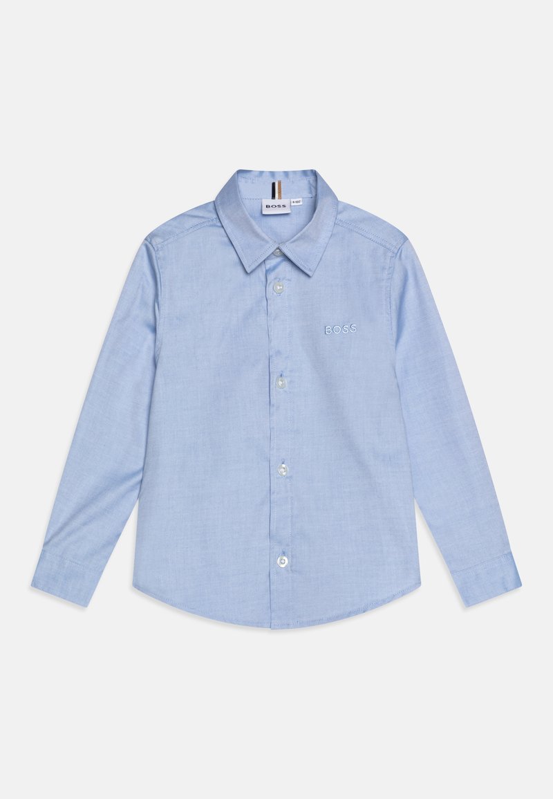 Camicia a maniche lunghe azzurro chiaro in cotone. Presenta un colletto button-down, chiusura frontale con bottoni e logo ricamato "BOSS" sul petto.