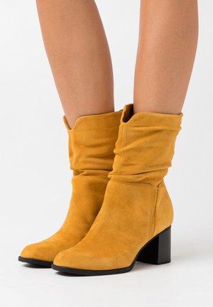 Tamaris Stiefel - saffron