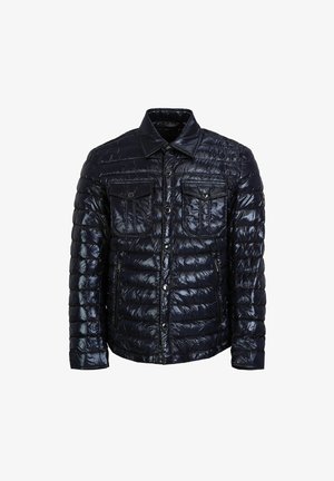 Marineblaue Steppjacke mit glänzender Oberfläche, ausgestattet mit zwei Brusttaschen, einem Frontreißverschluss und Druckknöpfen. Strukturiertes, gestepptes Design.