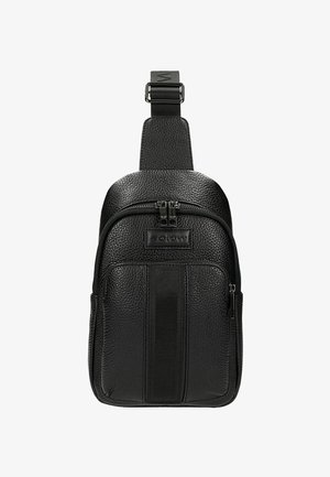 Czarna torba na ramię wykonana z fakturowanej skóry. Posiada zapinaną na suwak przednią kieszeń oraz nylonowy pasek z regulowanym zapięciem.