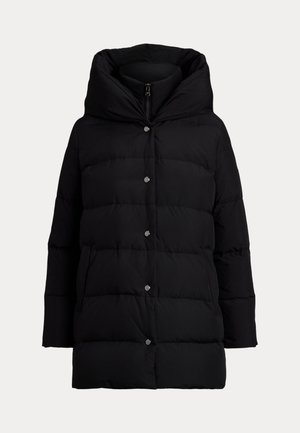 Zwart gewatteerde winterjas met hoge kraag, ritssluiting aan de voorkant en drukknopen, en zijzakken, weergegeven op een effen achtergrond.