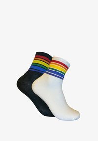 Valittu, p black white medium thick lines