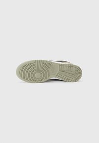 Thumbnail Image 5