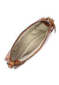 Clutch in pelle marrone con chiusura a zip, caratterizzato da un esterno liscia e un interno foderato in tessuto beige con più scomparti.