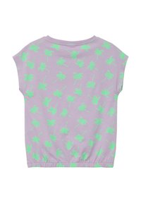 Paarse T-shirt met korte mouwen en elastische zoom, met een herhalend patroon van groene palmbomen. De stof is zacht en het ontwerp is casual.