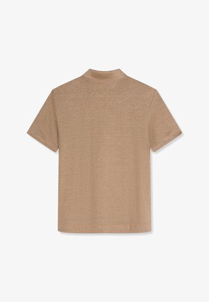 Beiges Poloshirt mit kurzen Ärmeln und weichem Kragen, von hinten vor weißem Hintergrund gezeigt.