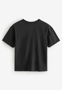 Čierne bavlnené tričko s okrúhlym výstrihom, krátkymi rukávmi a hladkou textúrou. Zadný pohľad zobrazuje jednoduchý, nezdobený dizajn.