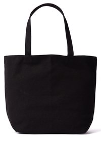 Černá taška přes rameno vyrobená z pevné tkaniny se dvěma plochými uchy, s jednoduchým, nezdobeným designem a prostorným interiérem.