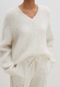 someday. Stickad tröja - white