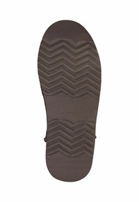 Suela de zapato de goma con un patrón texturizado en zigzag para tracción. Color en un tono oscuro de marrón, con una superficie lisa y punta redondeada.
