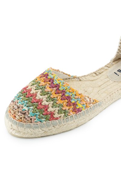 Espadrilla intrecciata con tomaia multicolore e testurizzata nei toni di rosa, verde, arancio e blu. Suola in iuta naturale con dettagli beige. Design aperto.