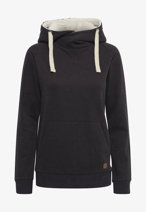 Melna kapuce ar mīkstu krēma krāsas oderi, krēma krāsas auklām, priekšējo kabatu, ribotām piedurknēm un mazu logo uz apakšmalas.