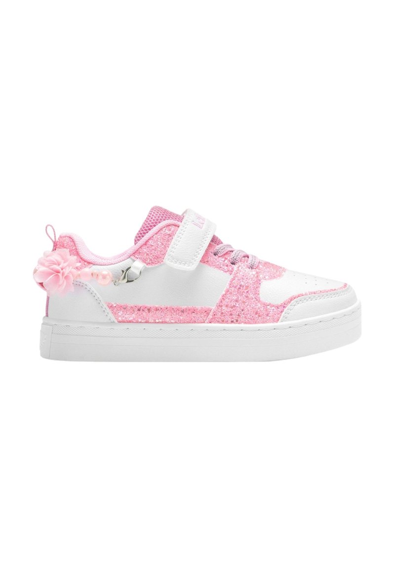 Sneaker rosa e bianco con dettagli glitterati, una chiusura in velcro e decorazioni floreali sul tallone. Materiale liscio e design moderno.