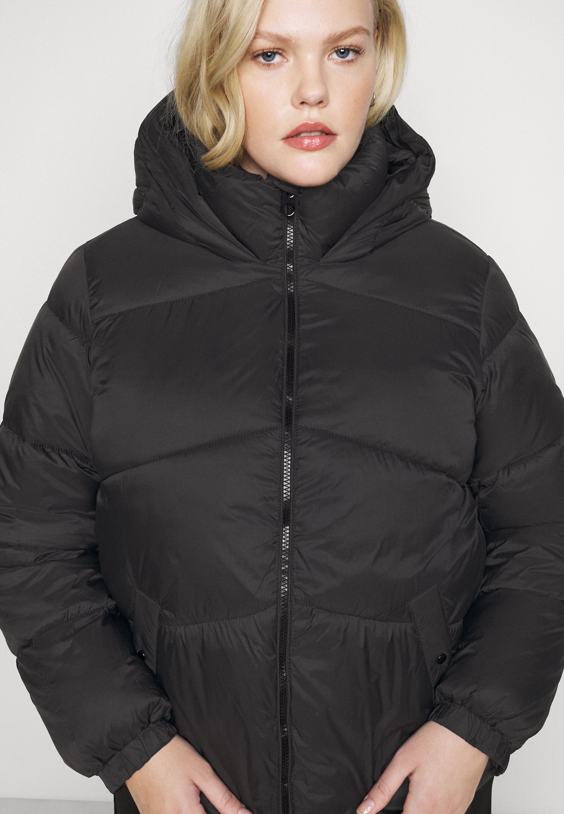 Vero Moda Curve VMUPSALA SHORT JACKET 