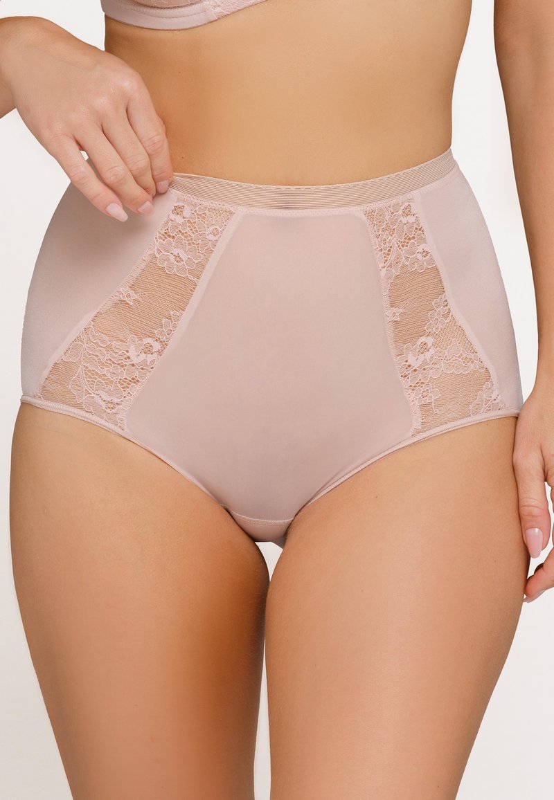Helle rosa hochgeschnittene Unterwäsche mit einer Kombination aus glatten und Spitzenpaneelen, ausgestattet mit einem weichen elastischen Bund für zusätzlichen Tragekomfort.