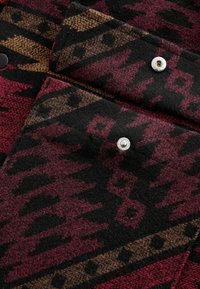 Next NAVAJO STYLE REGULAR FIT - Leichte Jacke - red black