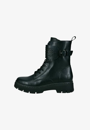 Schwarze Leder-Ankle-Boots mit schnürbarem Vorderteil, Schnallenakzent, Nietenverzierung am Bündchen und einer robusten, strukturierten Gummisohle.