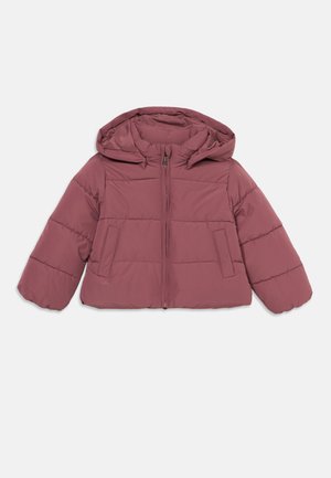 Veste matelassée mauve à capuche avec fermeture éclair frontale et deux poches latérales, présentée sur un fond clair uni.