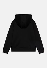Zwarte hoodie met een ruime capuchon, lange mouwen, ribgebreide manchetten en zoom. Gemaakt van een zachte, gestructureerde stof met minimale stikseldetails.