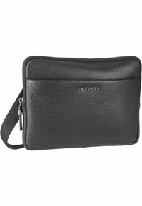 Borsa in pelle nera con finitura testurizzata, dotata di chiusura con zip e una tasca frontale. Logo "BOGNER" in argento visibile sulla parte frontale.