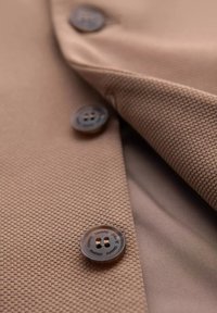Unselected, light brown