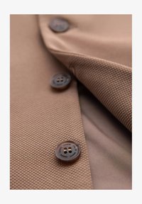 Ausgewählt, light brown
