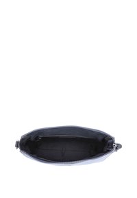 Borsa a pochette con zip in pelle grigia, caratterizzata da un esterno liscio, un interno in tessuto nero e una forma rettangolare sottile adatta per oggetti piccoli.