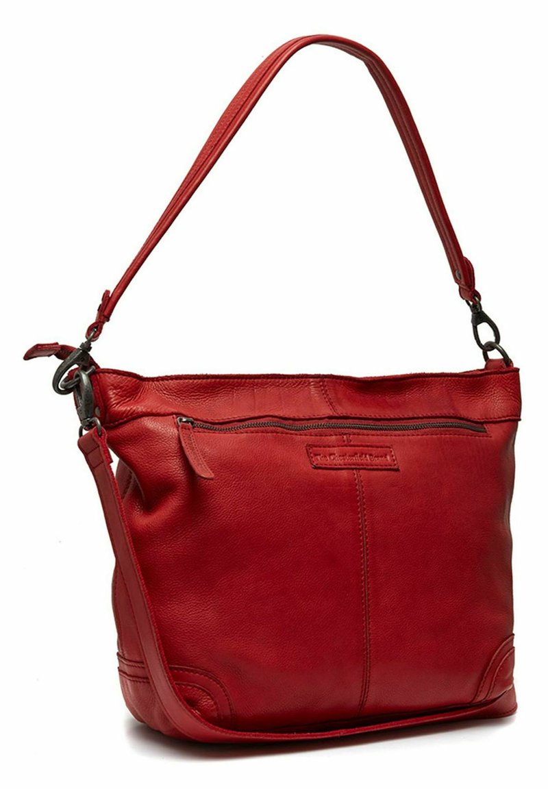 Punainen nahkainen olkalaukku, jossa on yksi hihna, vetoketjullinen pää ja koristeellinen tikkaus sivuilla. Sileä pinta, minimaalinen varuste.